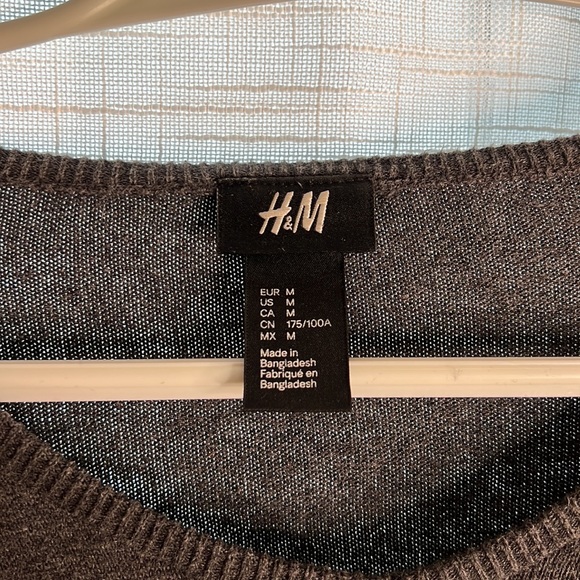 Grey V-Neck, Great Condition, Size Medium - Picture 2 of 3